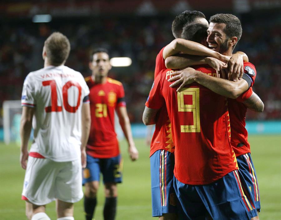 Italia y España ponen un pie en la fase final de la Eurocopa