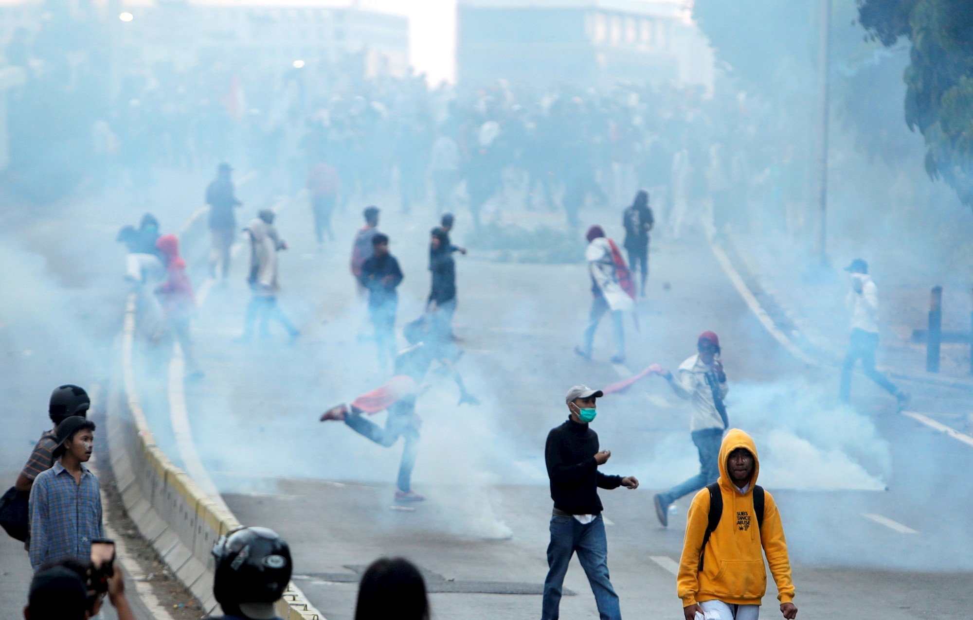 Miles salen a las calles tras una semana de protestas contra la reforma penal en Indonesia