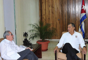 Rafael Correa se fue a esconder junto a Raúl Castro en La Habana (Fotos)