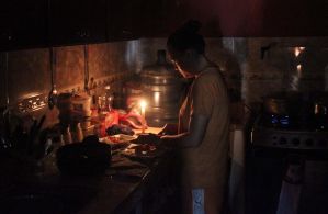 Zulia: El “calorón” y la oscuridad tienen a la gente de Villa La Concepción pasando “roncha”