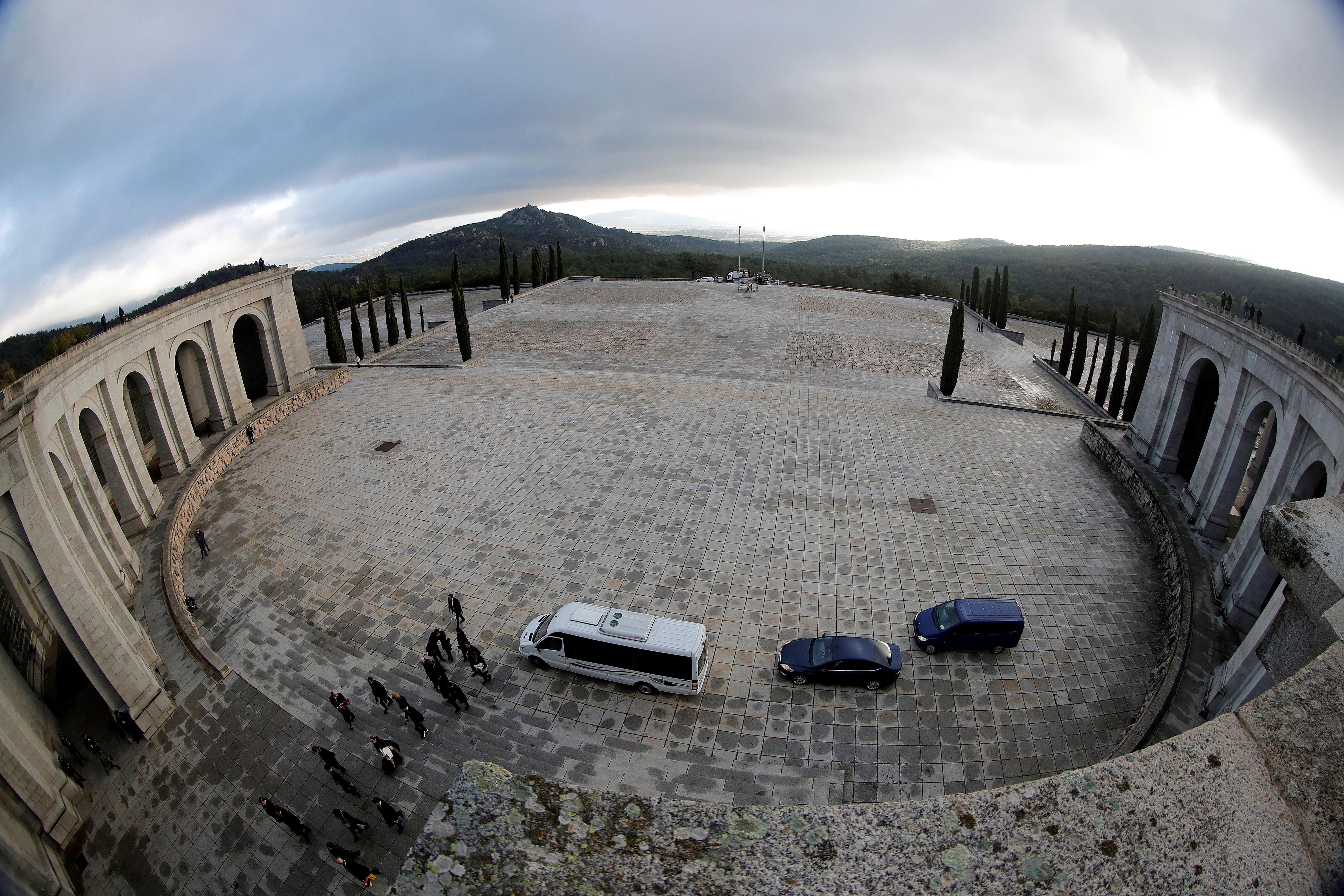 Concluye la exhumación de Francisco Franco en la basílica del Valle de los Caídos