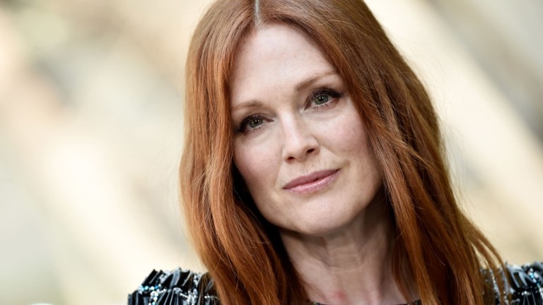 Julianne Moore explora las áreas grises de la vida en “El pasado que nos une”