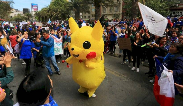Esto es serio: ¿Qué hace Pikachu en las protestas de Chile? (VIDEO)
