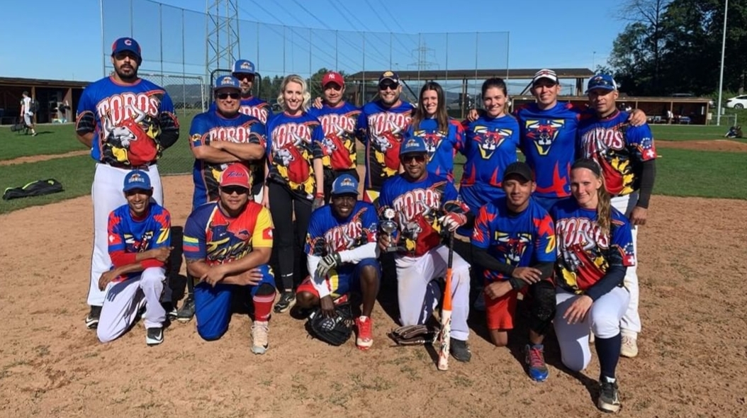 Equipo venezolano gana la liga Suiza de Softball categoría slowpitch mixto