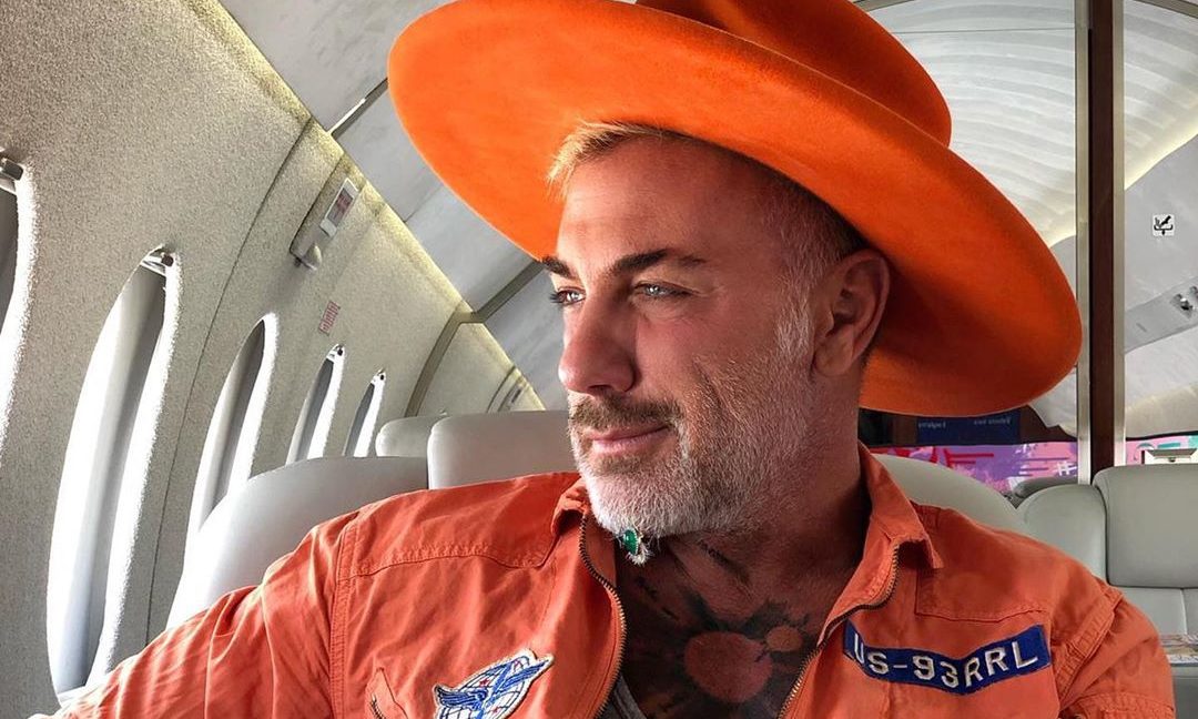 ¡OMG! Gianluca Vacchi bailó candentemente sobre la mesa (+VIDEO)