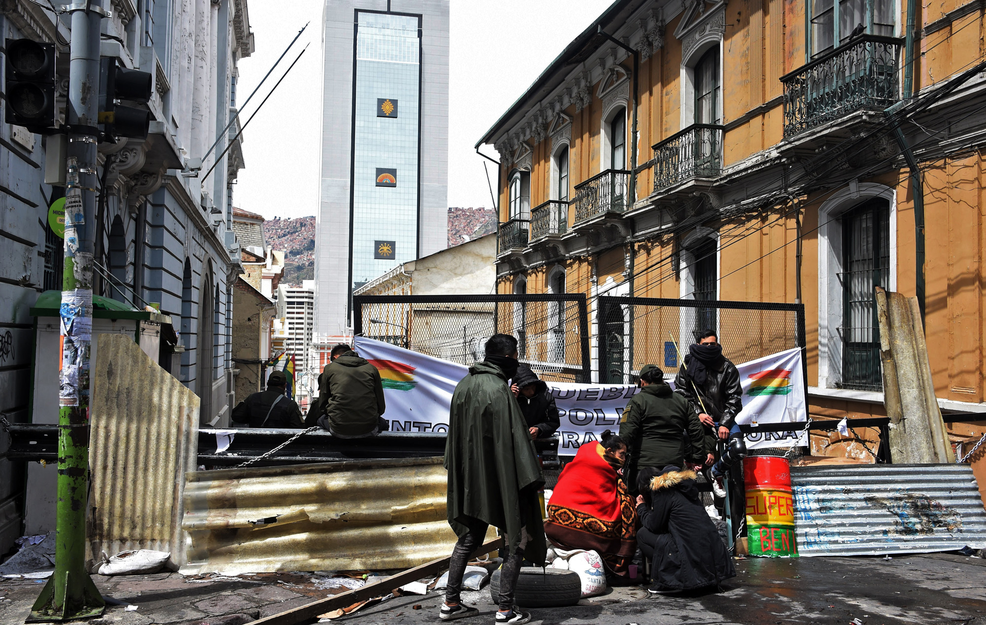 Suben a ocho los muertos en choques entre militares y manifestantes en Bolivia el martes