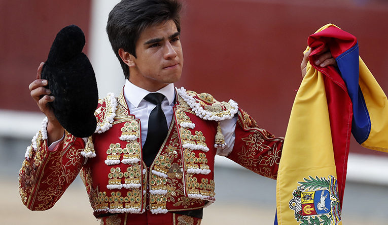 El venezolano Jesús Enrique Colombo da la vuelta al ruedo en plaza de Acho