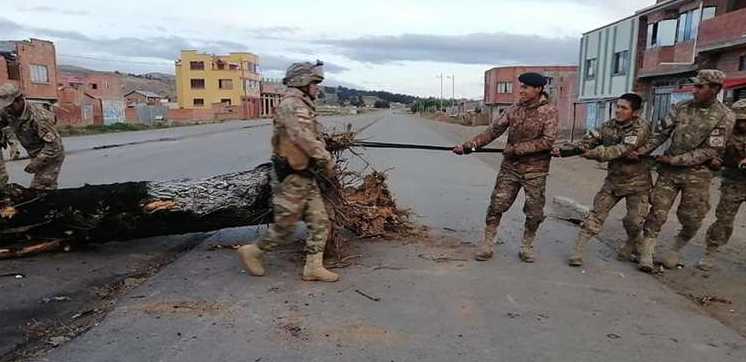 Bolivia se encamina a recuperar su normalidad y grupos retiran las barricadas de vías