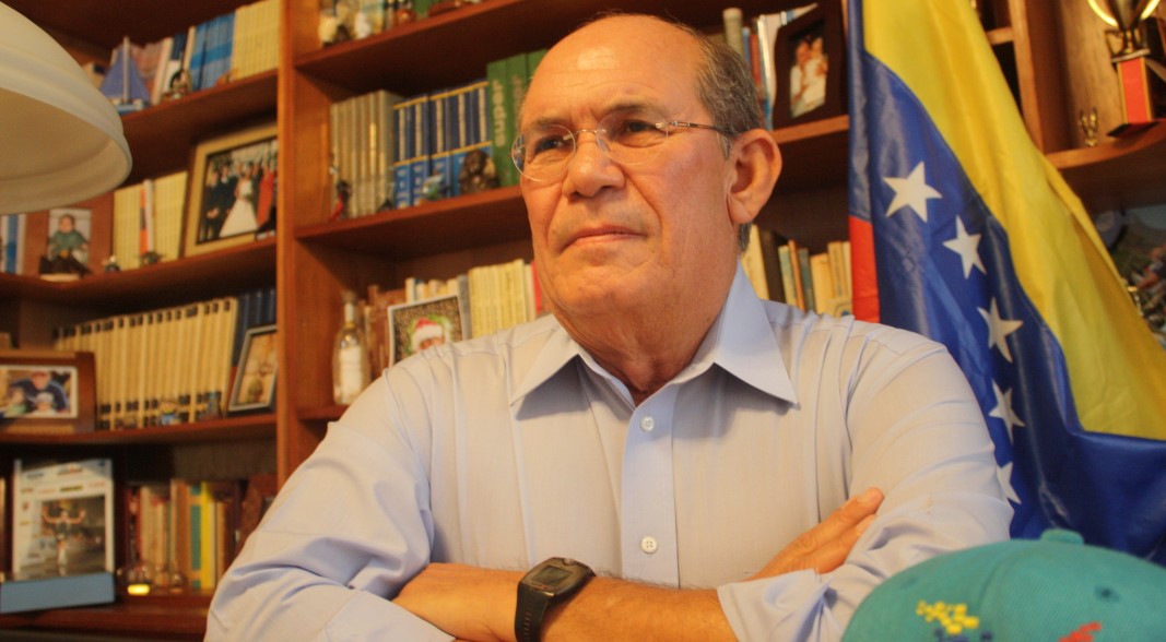 Omar González: La legitimidad se consigue con votos, no con consensos