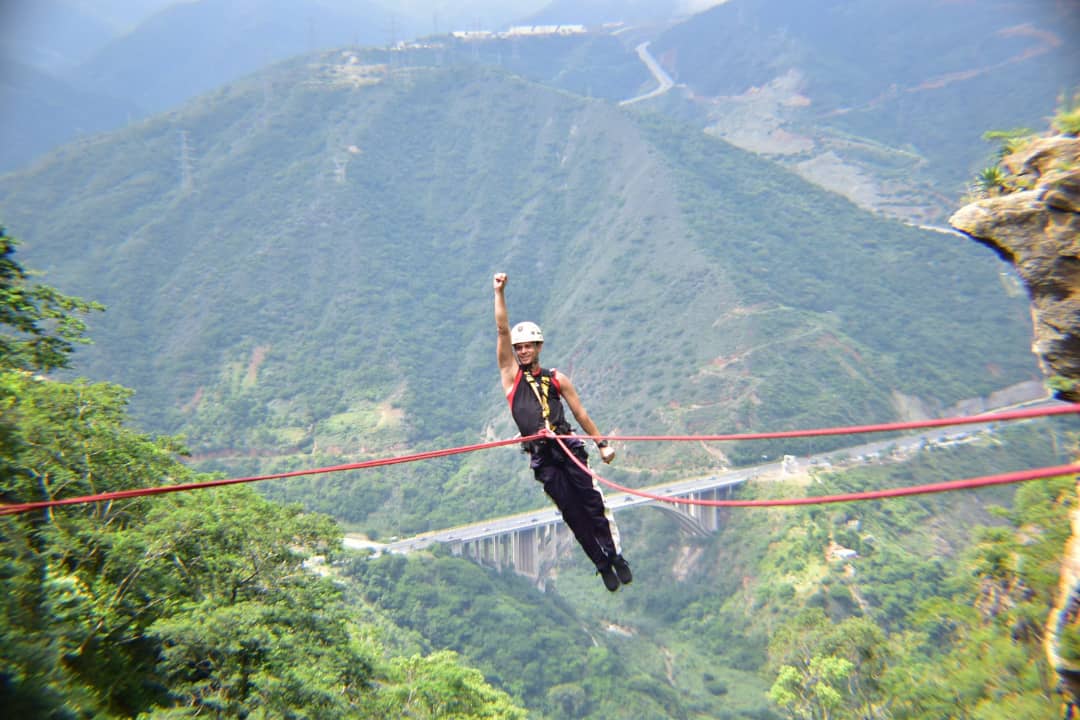 Experiencias extremas: Salto en péndulo para salir de la rutina (FOTOS + VIDEOS)