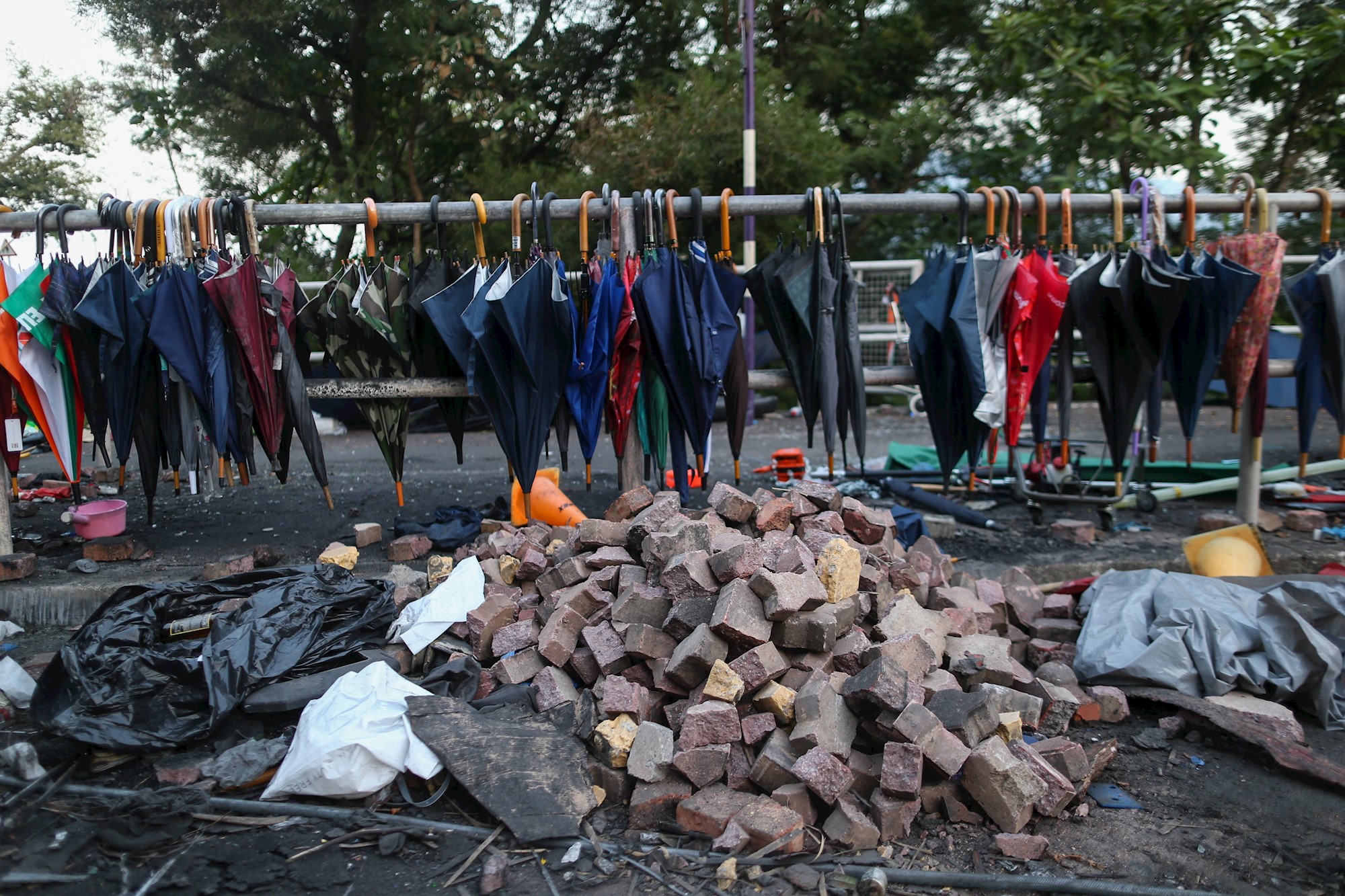 Violencia en Hong Kong deja la primera muerte relacionada con las protestas