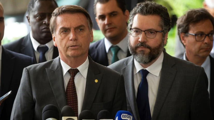 Bolsonaro va al hospital para exámenes no previstos en la agenda