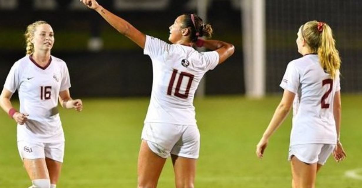 Deyna Castellanos brilló en el fútbol universitario de EEUU con diversos reconocimientos