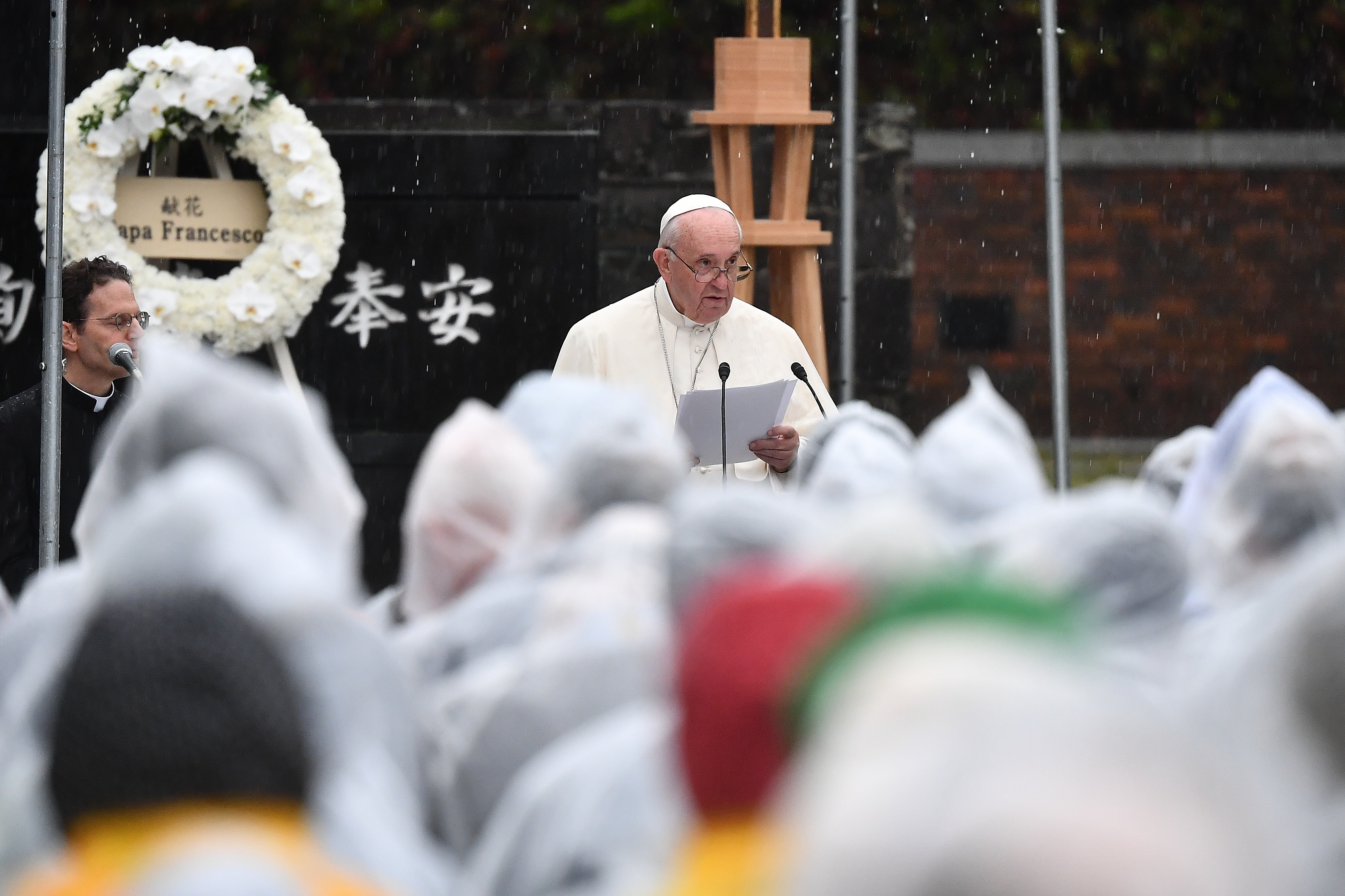 El papa Francisco denunció la disuasión nuclear como una falsa seguridad