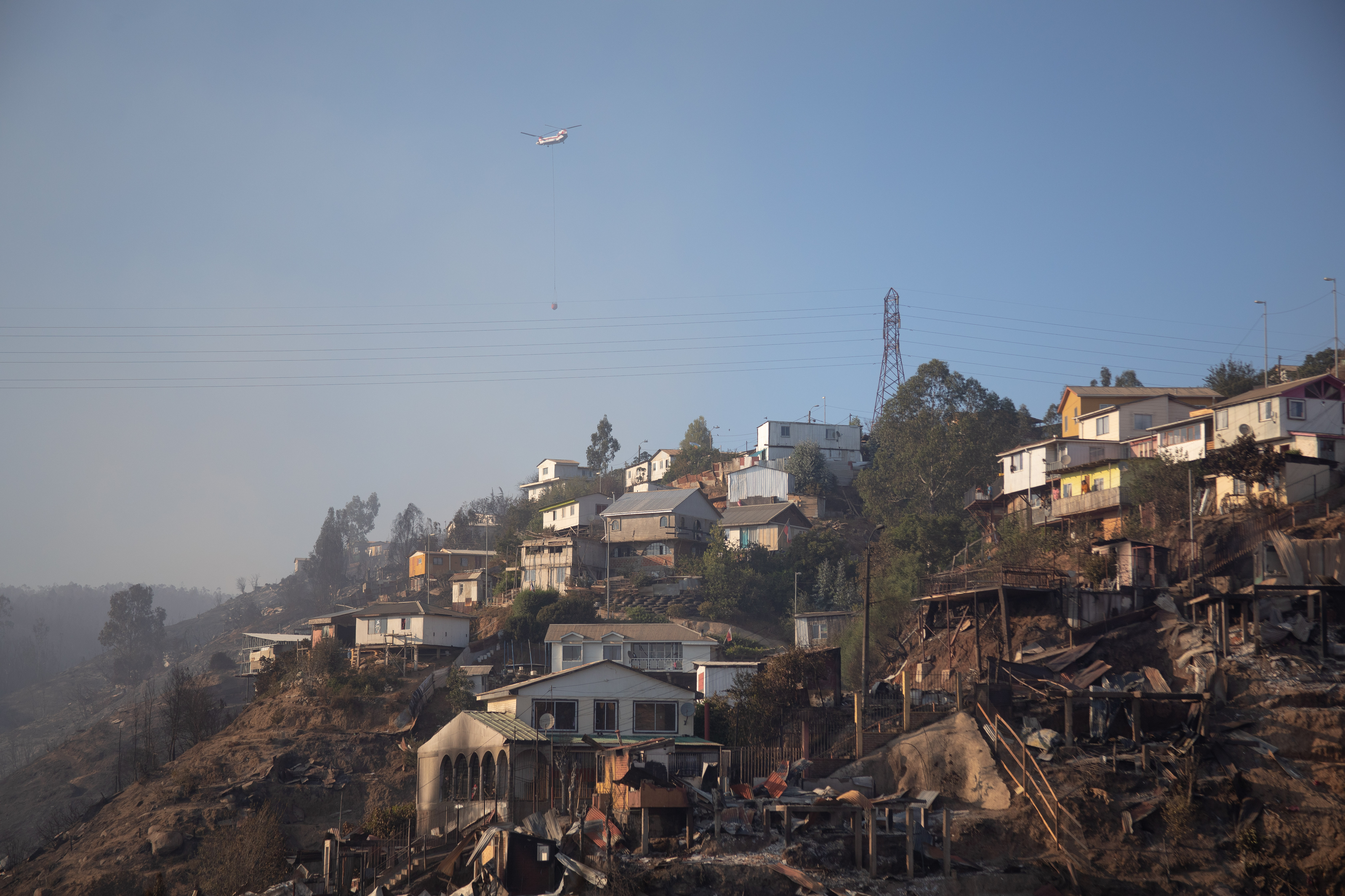 Autoridades chilenas creen que el gran incendio en Valparaíso fue intencionado