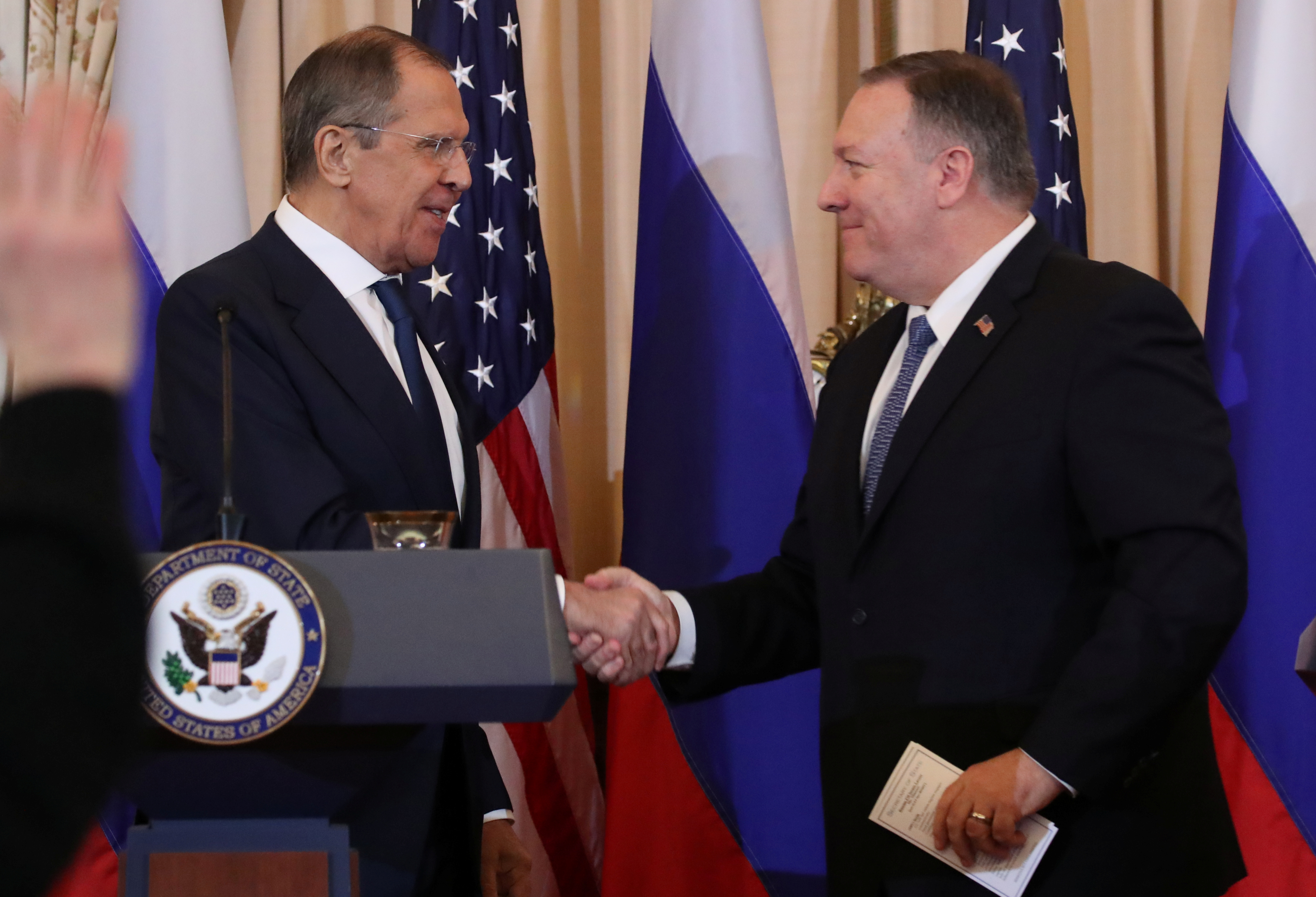 Pompeo le pidió a Lavrov reconocer a Guaidó como presidente encargado de Venezuela