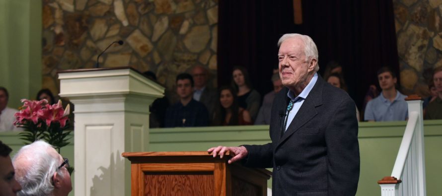 Hospitalizan al expresidente Jimmy Carter por infección del tracto urinario