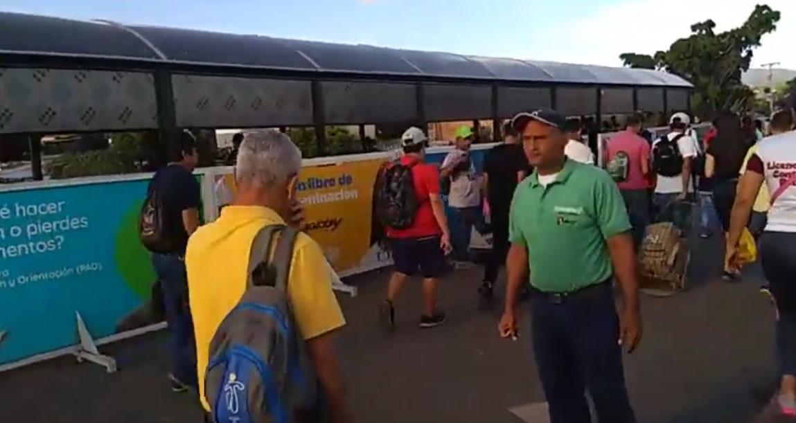 A un día de la Navidad, así luce el paso por la frontera (Video)