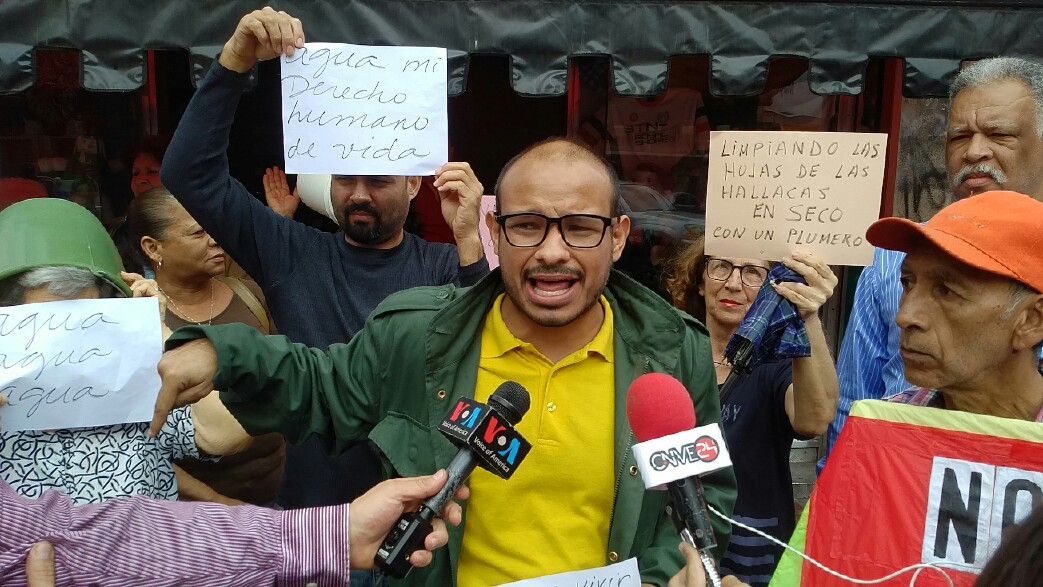 Vecinos de La Candelaria protestan porque en plena navidad tienen más de 30 días sin agua