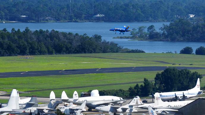 Tiroteo en base militar de Florida deja muertos y heridos