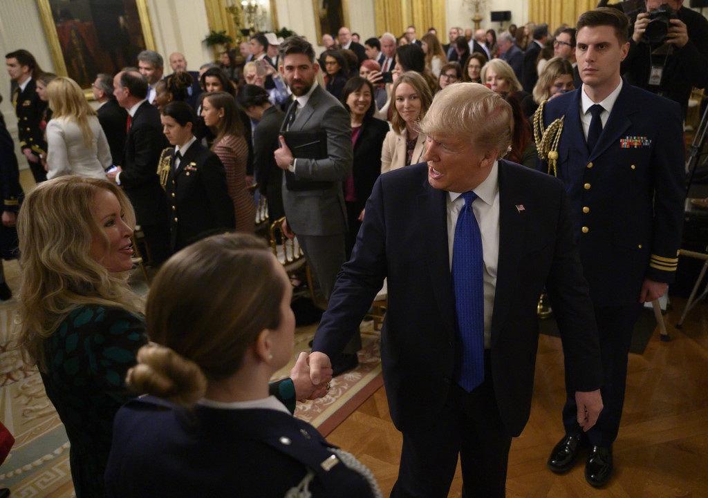 La confusión y el suspenso se apoderan del final del juicio político a Trump