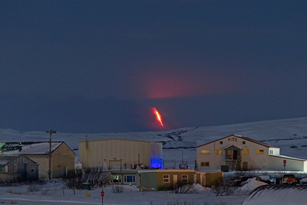 Alerta roja en Alaska: Volcán Shishaldin entró en erupción (FOTOS)