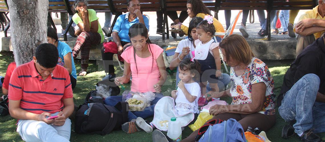 Devotos vencen obstáculos para acompañar a la virgen en Barquisimeto