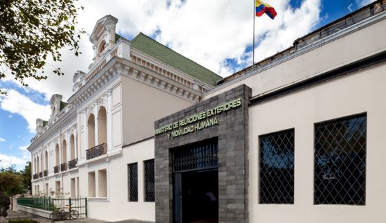 México concede asilo a cuatro diputados opositores de Ecuador