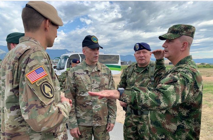 Miembros de la Fuerza Militar de Colombia se reunieron con el almirante Craig Faller