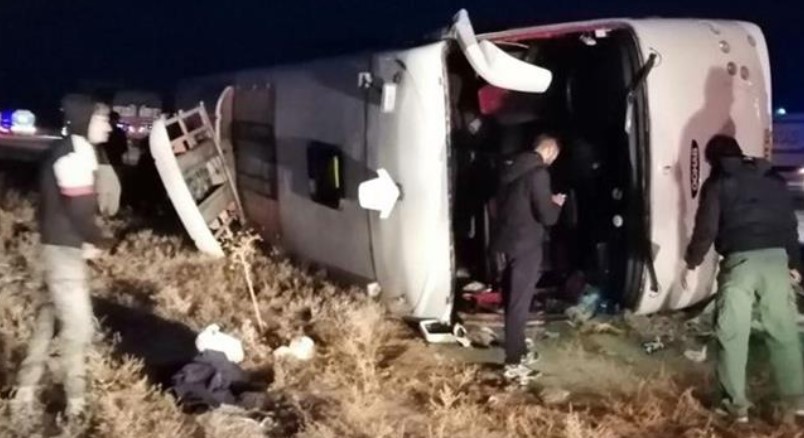 Al menos 20 muertos y decenas de heridos al volcarse un autobús en Irán