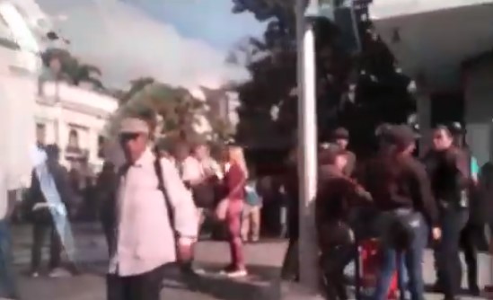 Colectivos chavistas ya se encuentran en los alrededores de la AN #21Ene (Video)