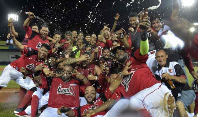 Cardenales de Lara revalidó su título de campeón de la Lvbp con el cubano Linares como héroe