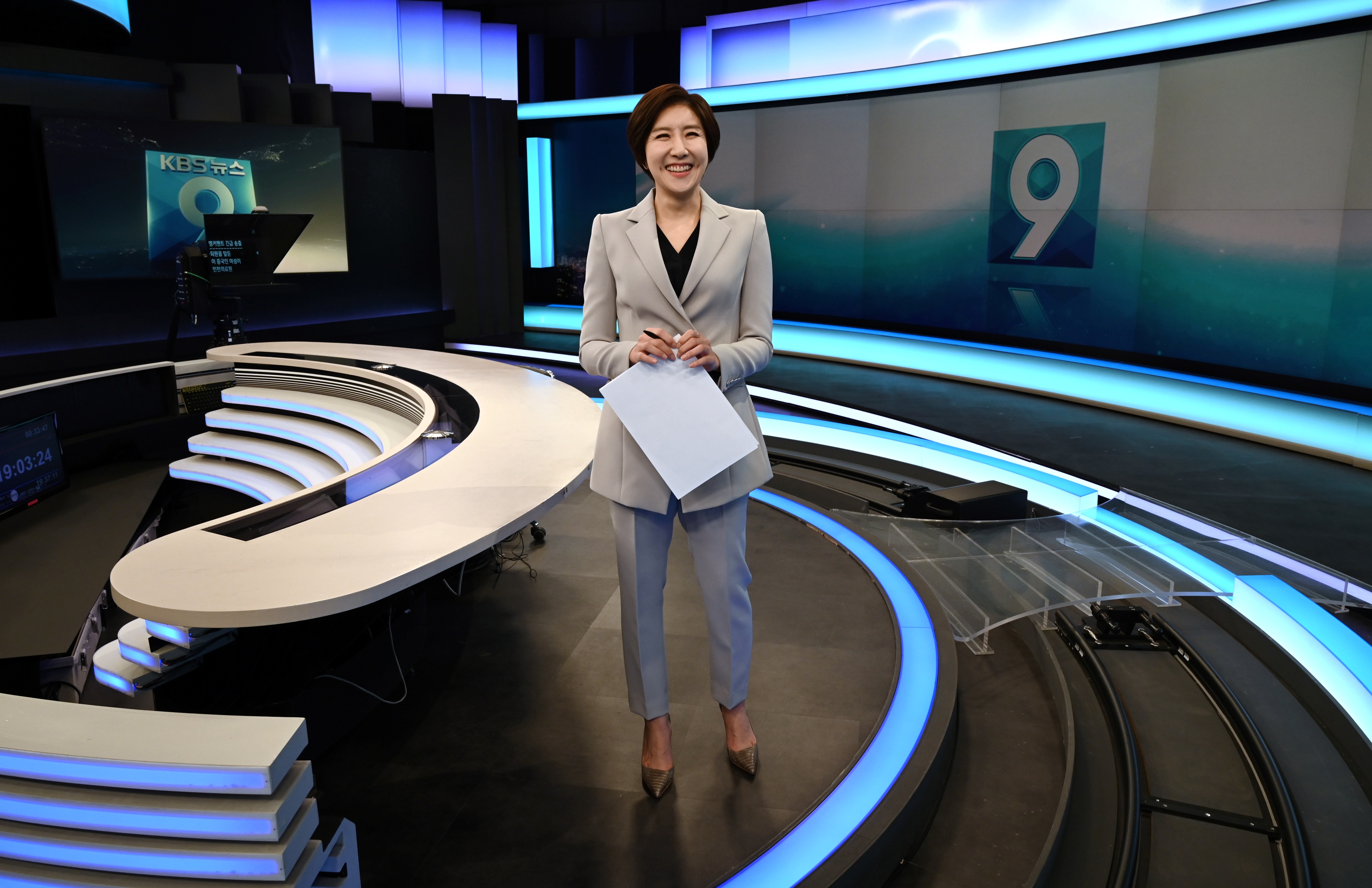 Una mujer presenta por primera vez las noticias en Corea del Sur (Fotos)
