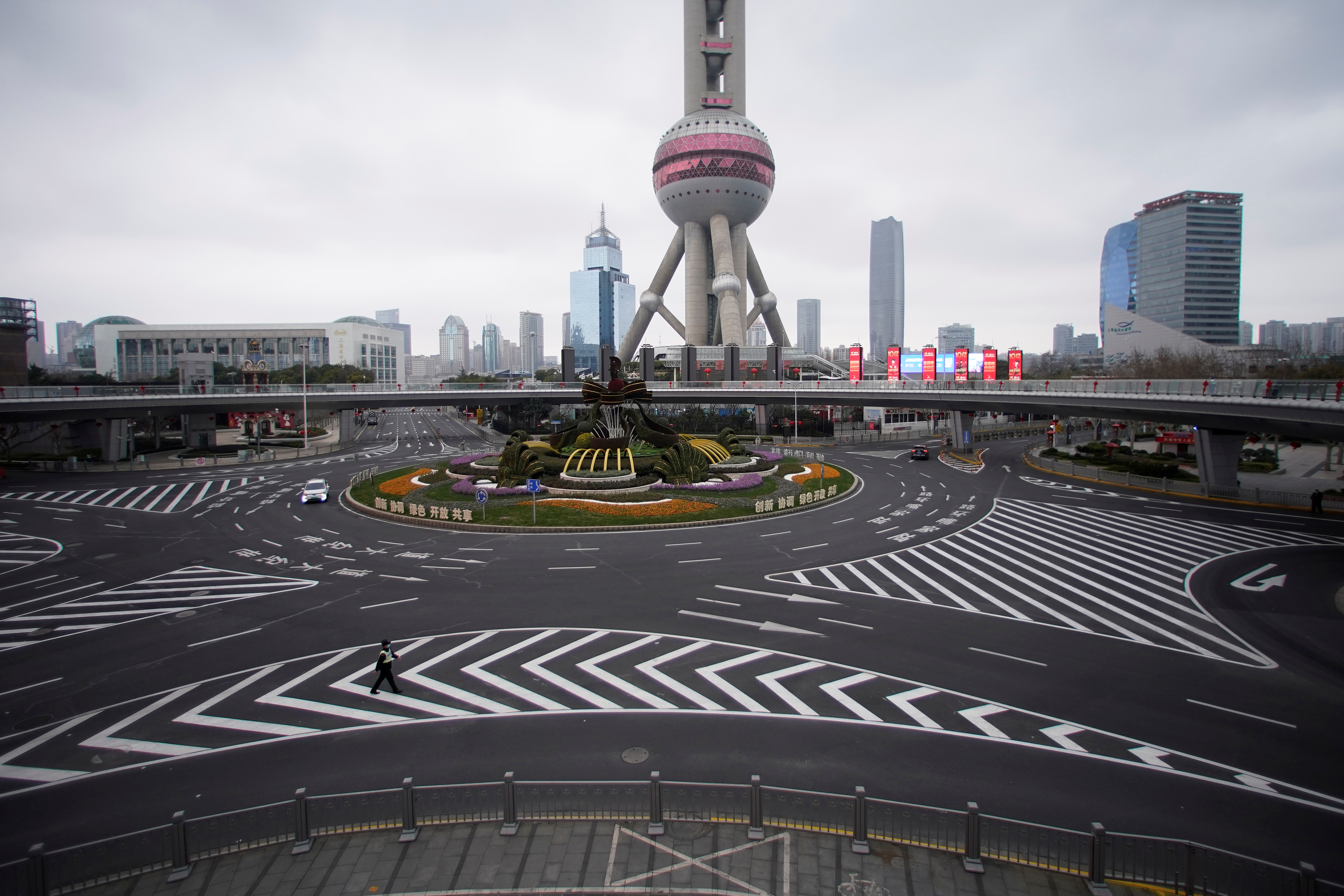 Coronavirus convierte ajetreadas ciudades de China en pueblos fantasma (Fotos)