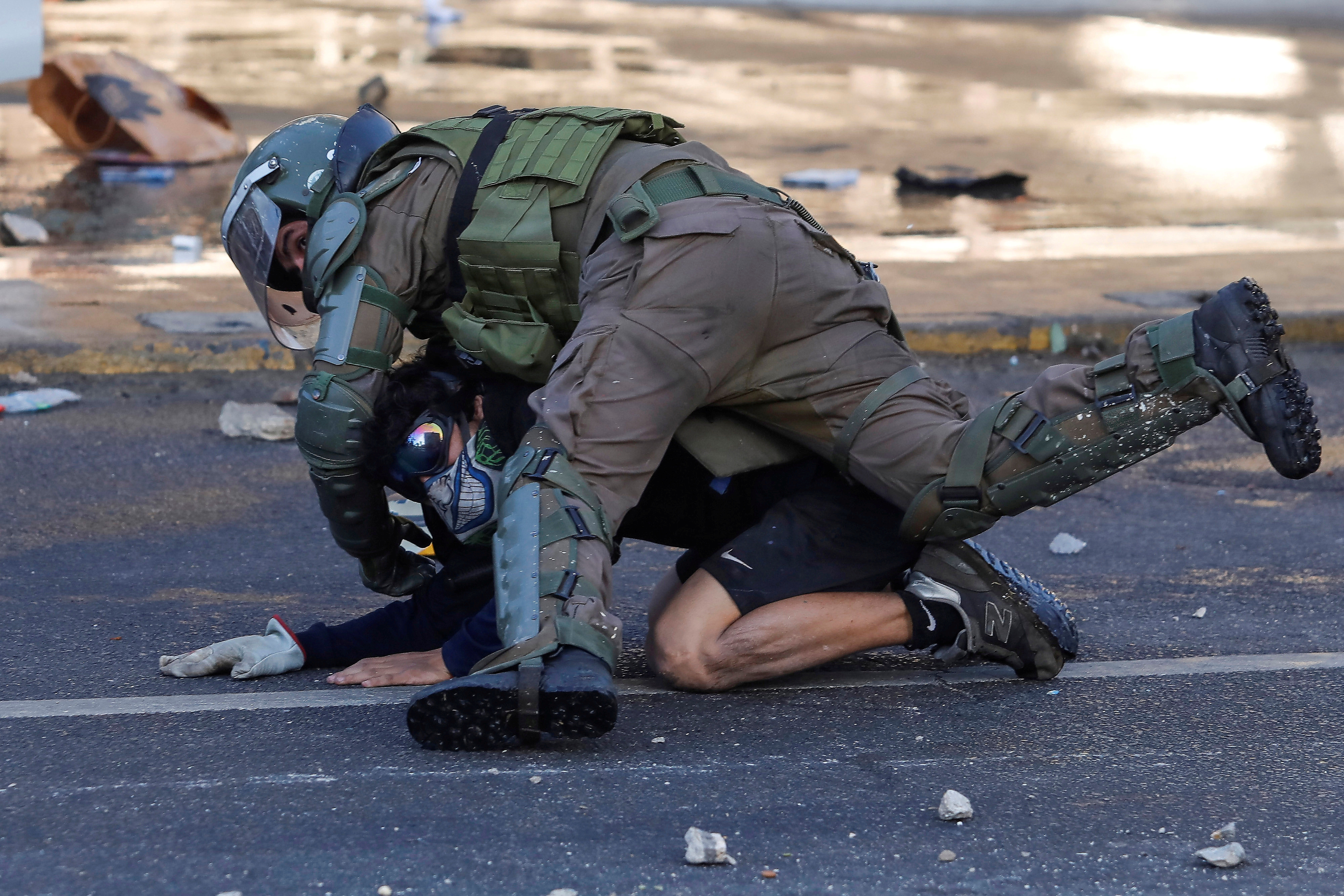 Un hotel atacado, policías heridos y varios destrozos en el primer día del Festival de Viña del Mar en Chile