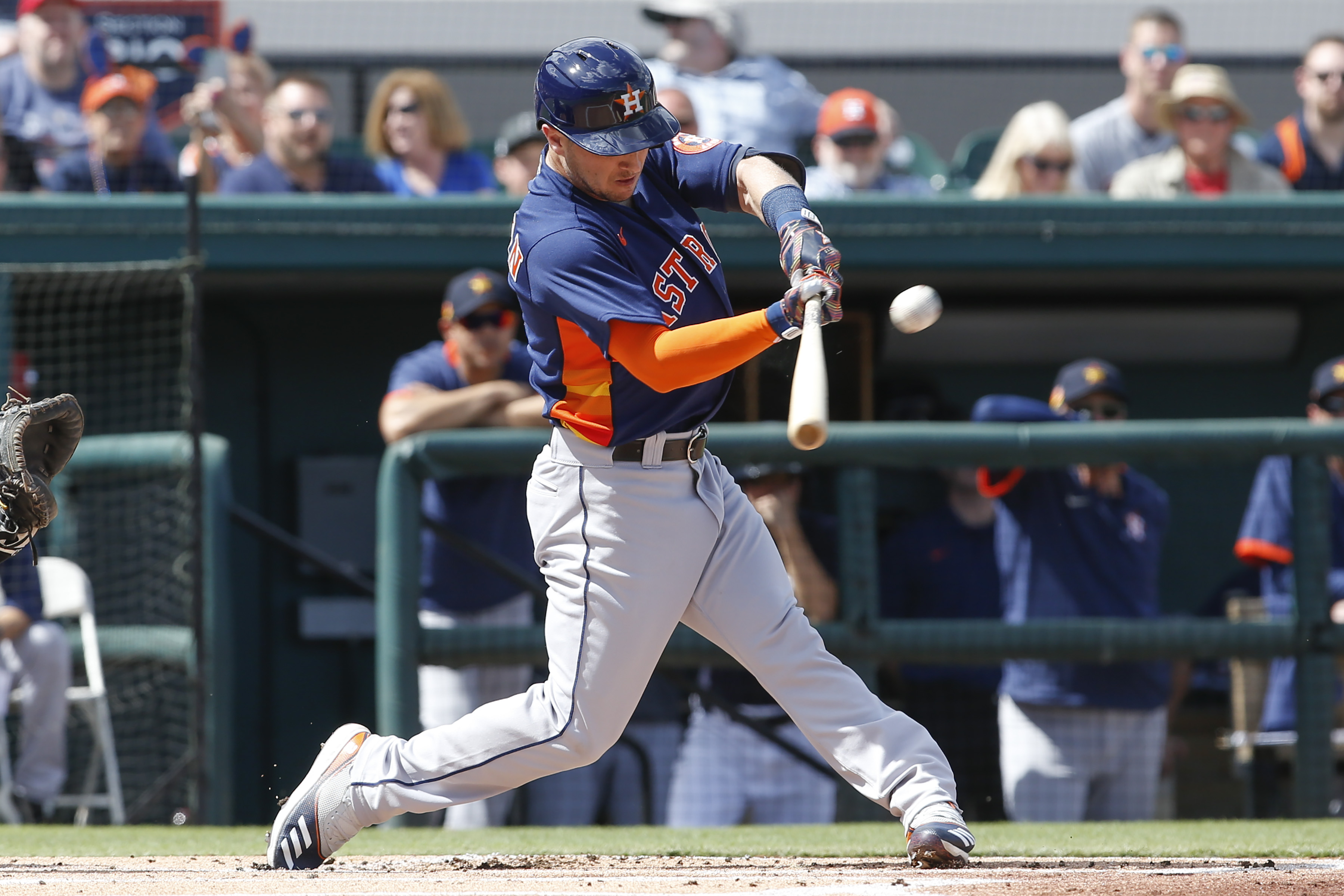 ¡A pelotazos! Así tratan a los jugadores de los Astros durante la pretemporada (VIDEO)