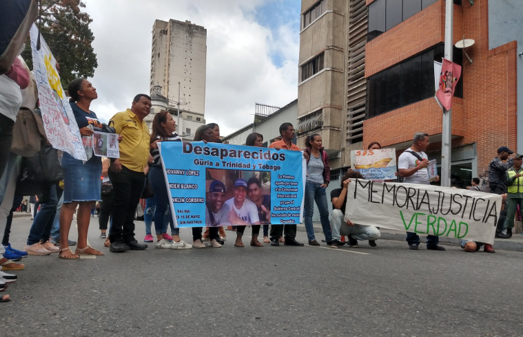 Familiares de personas desaparecidas en altamar protestan en el Ministerio Público #20Feb