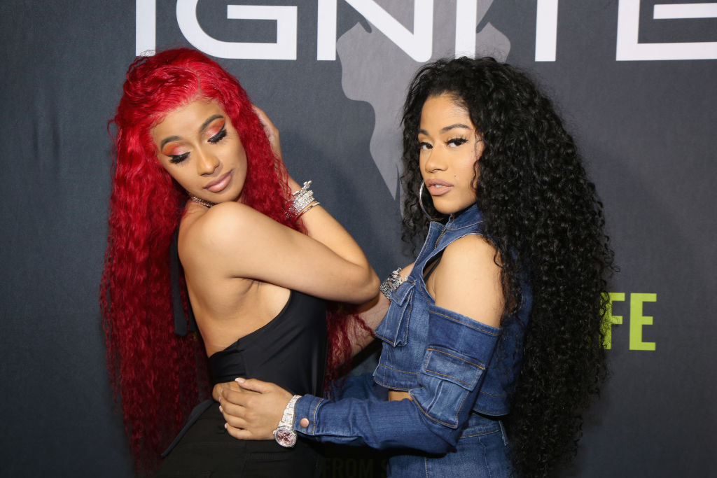 Tachan de vulgar a hermana de Cardi B por mostrar sus partes en un video (Explícito)