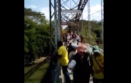 EN VIDEO: Enfrentamiento entre militares y guerrilleros encendió la alarma en Puerto Santander