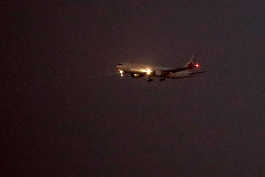 Así se vivió desde el interior del avión de Air Canada el aterrizaje de emergencia en Madrid (VIDEOS)