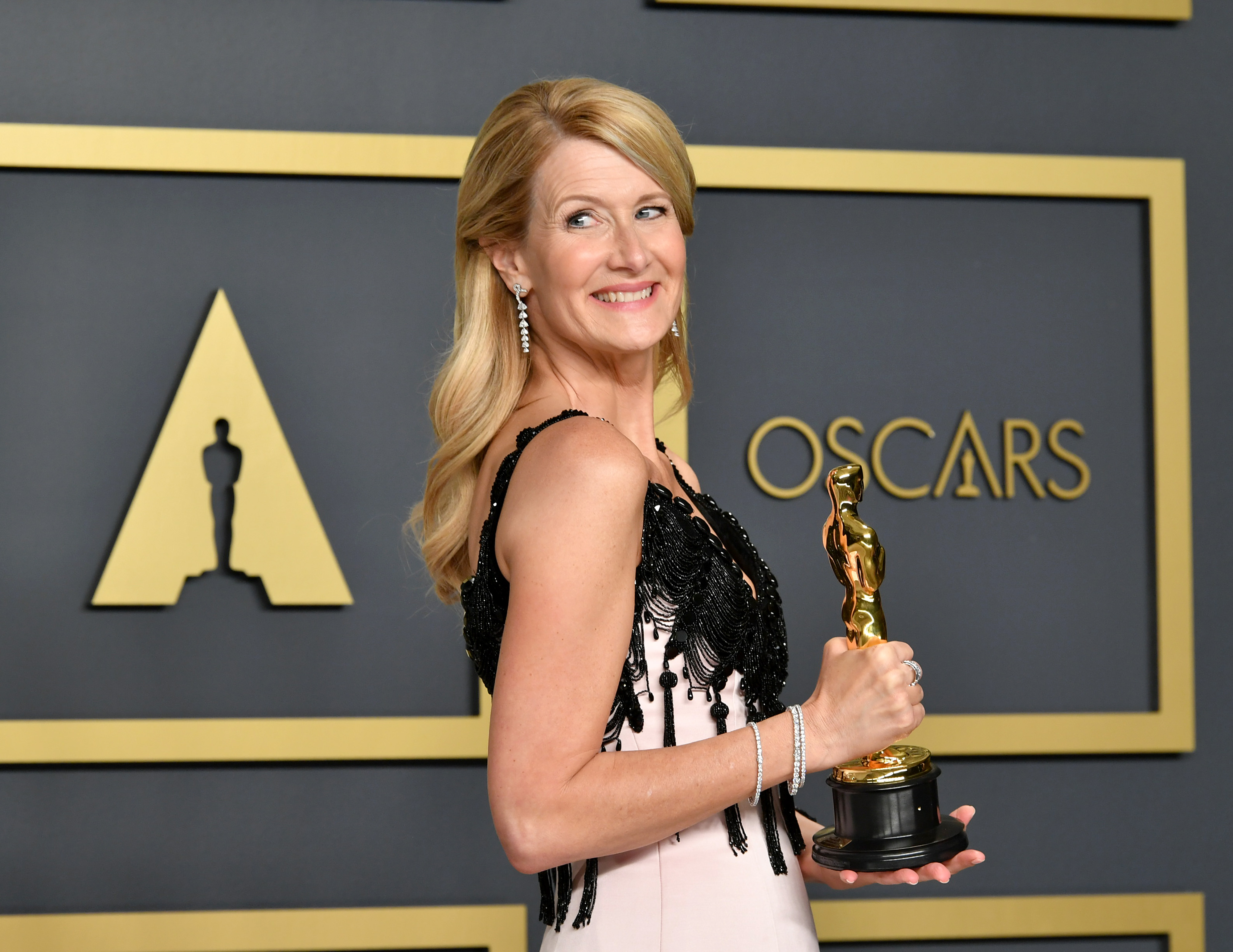 Laura Dern ganó el premio a Mejor actriz de reparto y se lo dedicó a sus padres