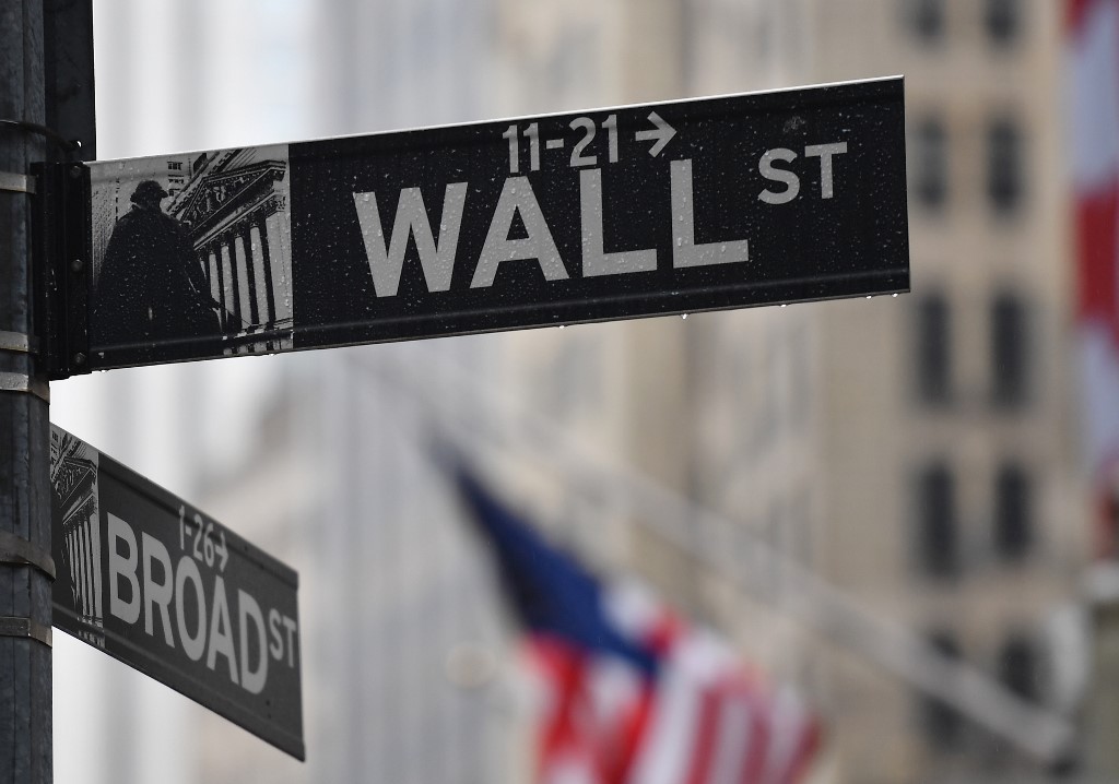 Wall Street abre en baja tras datos de desempleo en EEUU