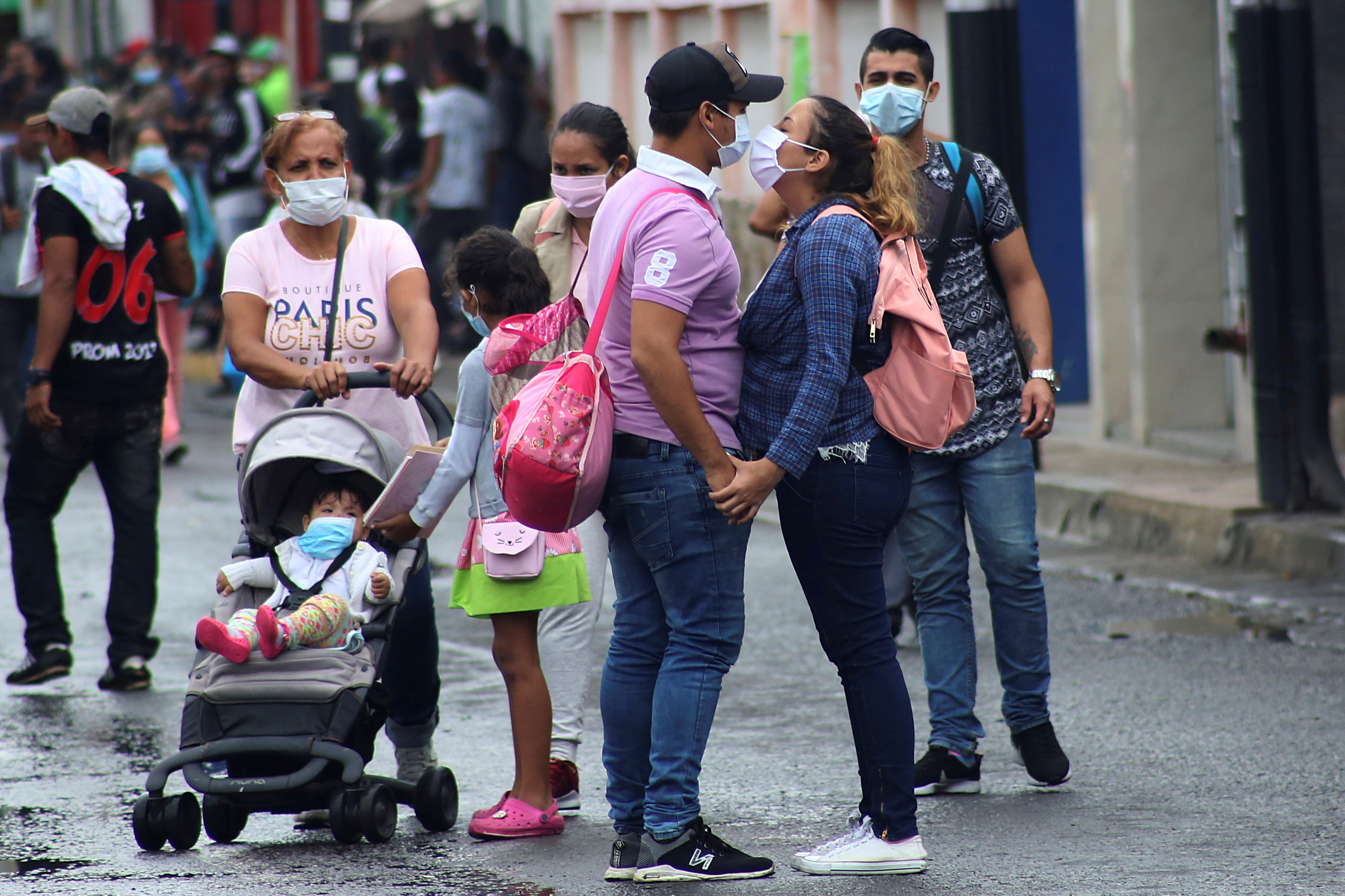 Los “transmisores silenciosos” que propagan el coronavirus… Las personas sin síntomas también contagian