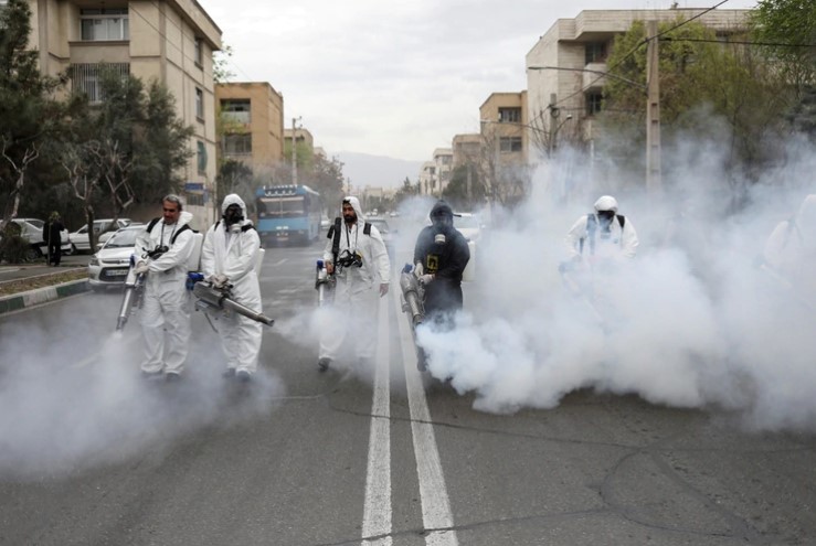 La falsa creencia de que un compuesto químico combate el coronavirus mató a cientos en Irán