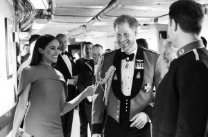 La impactante última aparición del príncipe Harry vestido como militar y el mensaje oculto en el look de Meghan Markle