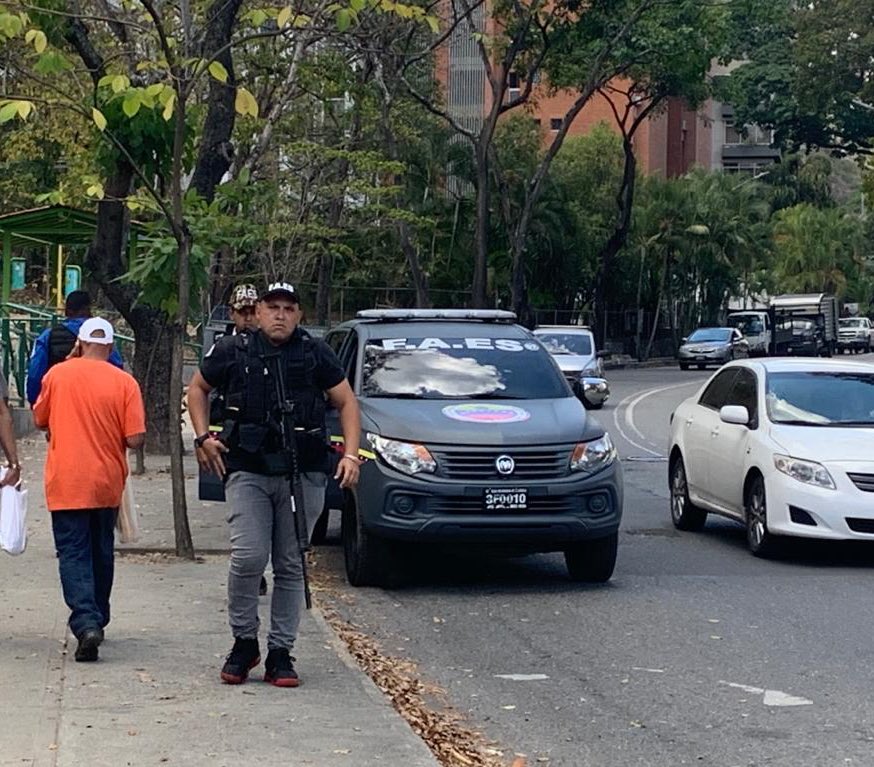 ¡Picaron caucho!: Reacción de las Faes luego que Guaidó los encarara (Foto y Video)