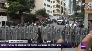 Juan Guaidó llega al primer piquete represor acompañado por los venezolanos #10Mar (FOTO)