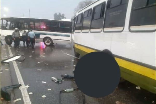 Al menos un fallecido y dos heridos tras accidente en la autopista Francisco Fajardo