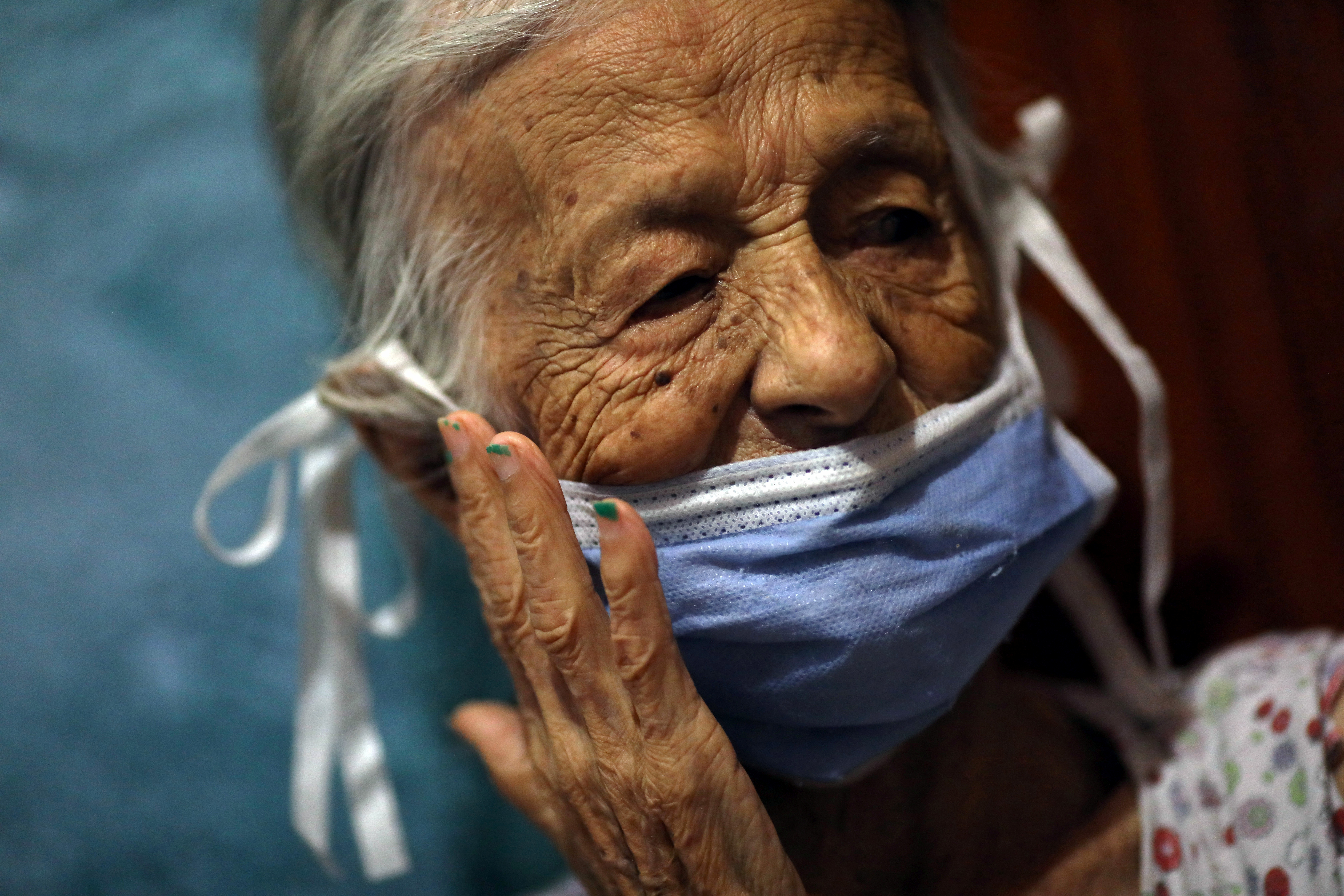 Entre la desesperación y el hambre, ancianos padecen la cuarentena en Venezuela