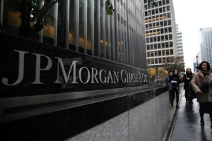 Ganancias de JPMorgan se desploman mientras bancos se preparan para impacto de coronavirus